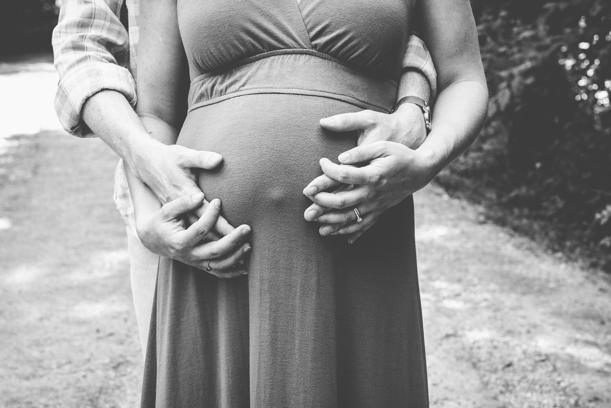 maternity photographer, What You Need to Know About Hiring a Maternity and Newborn Photographer